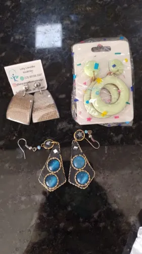 Kit 3 Brincos Artesanais Coloridos - Ecodesign + Acrílico + Boho"<br>