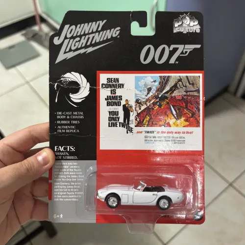 Johnny Lightning Toyota 2000GT 007 (Temático)