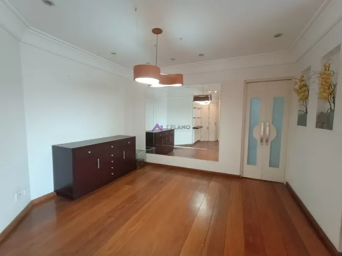 Apartamento à Venda na Chácara Klabin com 3 Dormitórios, 1 Suíte e 2 Vagas