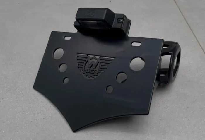 Suporte de Placa Lateral Harley Davidson (Linha Softail) - Marca Wings Custom