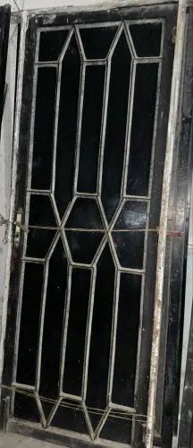 Porta de ferro com vitro