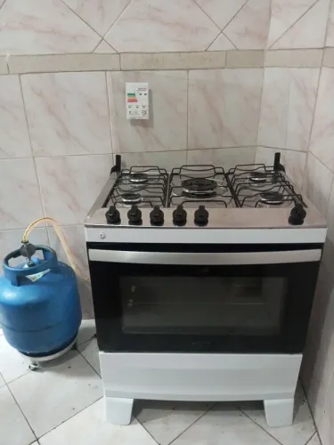 Fogão 5 bocas atlas Agile up mais ou menos 1 ano de uso. Em excelente estado
