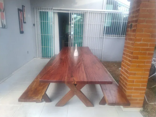 mesa de madeira maciça