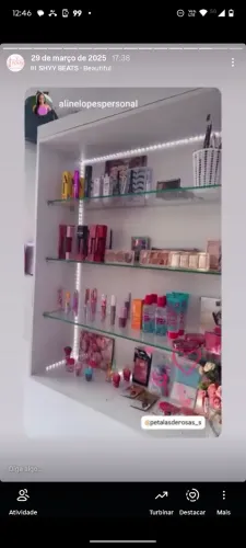 Balcão expositor com vidro e luz de led