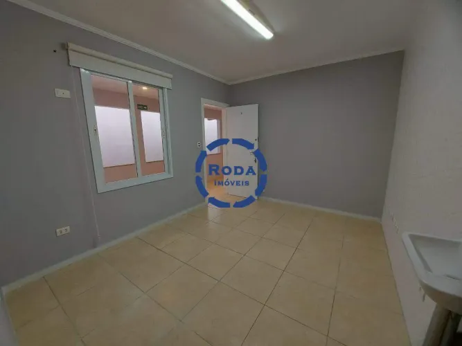 Sala comercial para locação no bairro da Pompéia em Santos com banheiro, ideal para área d
