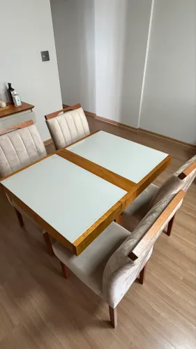 Mesa extensível tampo de vidro com 4 cadeiras