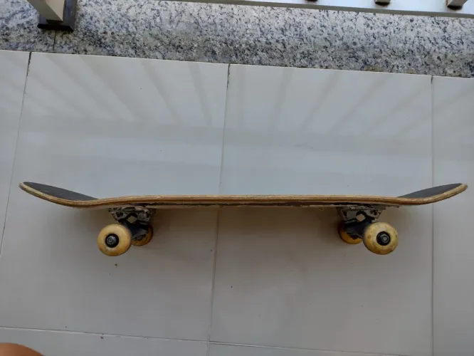 Skate de marfim em bom estado!