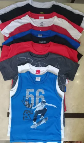 Desapego 11 camisetas tamanho 8 Estampas diversas (9 manga curta + 2 regatas)