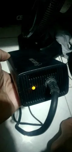 Fonte bivolt original para Xbox 360 Super Slim