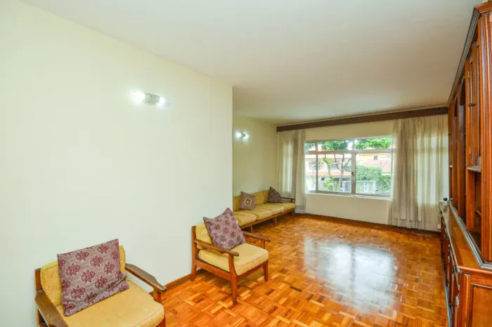 Casa comercial na Avenida Marari, 128 150 m²
