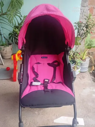 Carrinho burigotto em perfeitas condições, chama no zap * combinamos entrega.