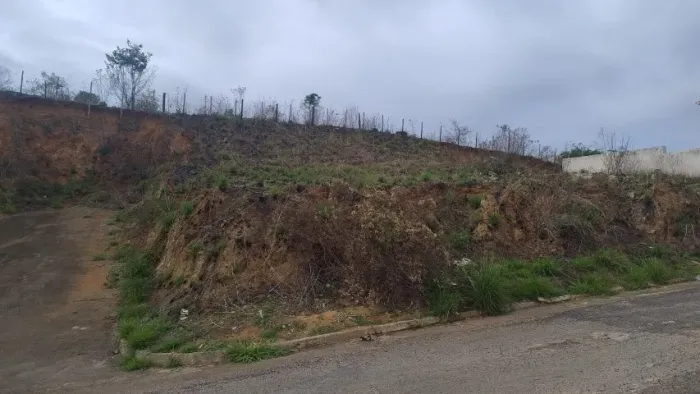 Terreno 300 metros quadrados no loteamento Caiçara