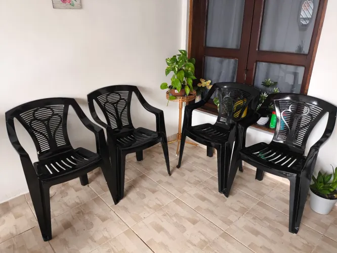 Cadeiras de plástico