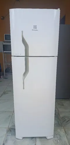 Geladeira Electrolux Frost Free 260LT semi nova funcionando perfeitamente e com garantia!!