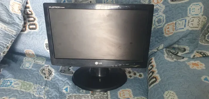 MONITOR LG FLATRON 10 POLEGADAS NAO TENHO A FONTE PRA DESAPEGAR RÁPIDO 