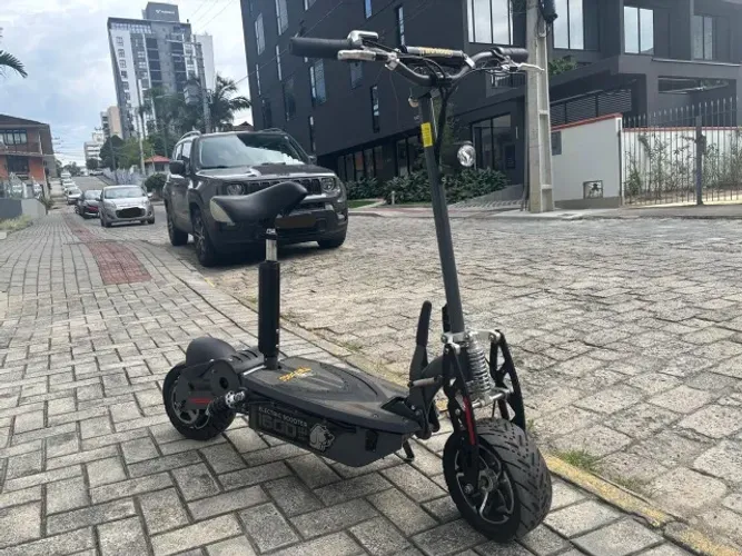 Scooter Two Dogs 1600w até 50km/h em ótimo estado (negociável) patinete elétrico Blumenau