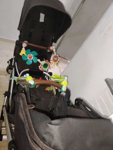 Carrinho de bebê de gêmeos 