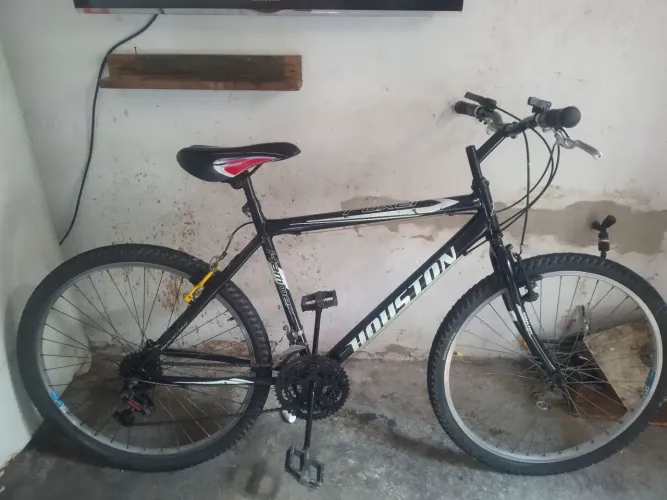 Bicicleta Houston com 21 marchas aro 26