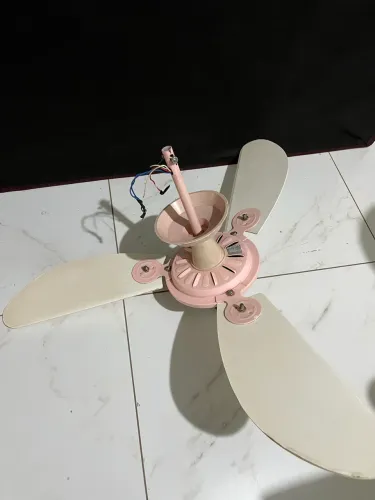 Ventilador de teto rosa 