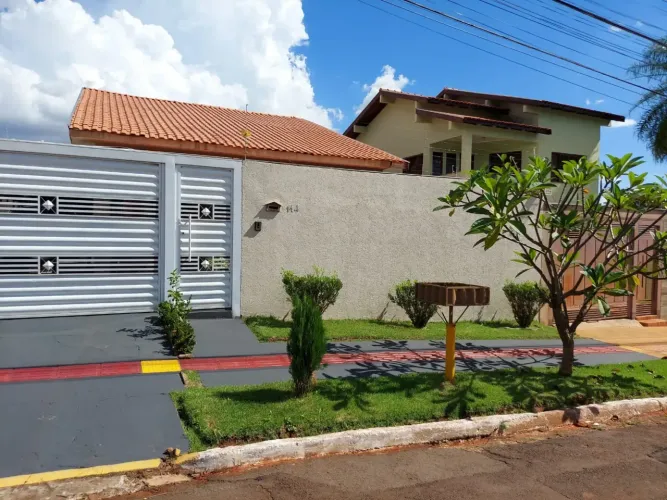 LINDA CASA COM 4 QUARTOS- BAIRRO MONTE CASTELO