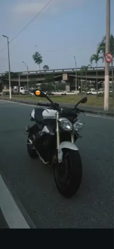 STREET TRIUMPH 675