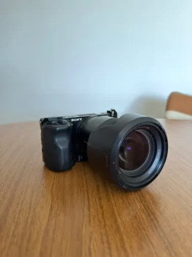 Câmera Sony ZV-E10 + 18-105mm F4 | Kit Completo