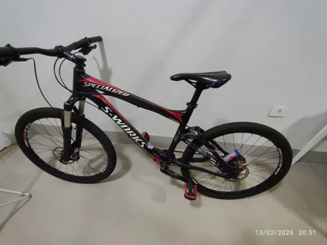 Bicicleta Specialized S-Works em fibra de carbono