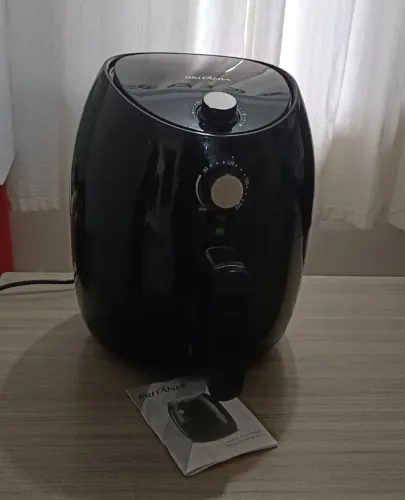 Fritadeira NOVA sem óleo/Air fryer Britânia 4,1 litros- sem uso 220V