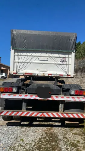 Caçamba  vanderleia 