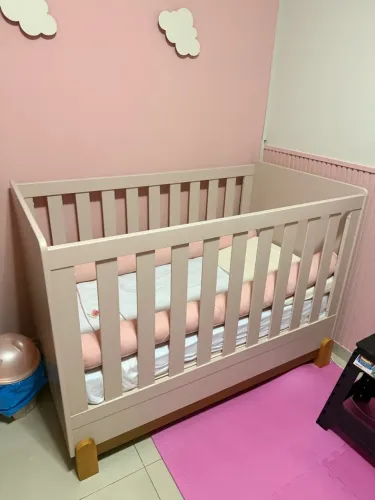 Berço que vira cama