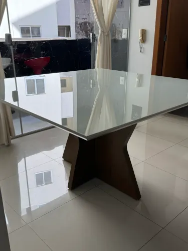 Mesa de jantar quadrada para 8 pessoas