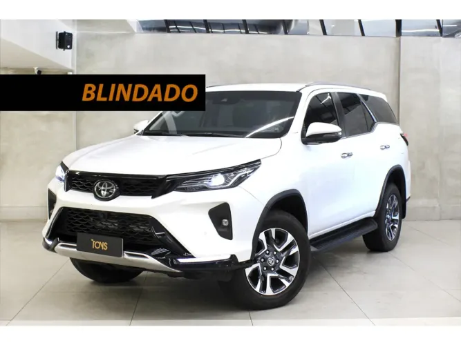Toyota Hilux SW4 SRX Plat. 4X4 2.8 TB Die. Aut. 2025