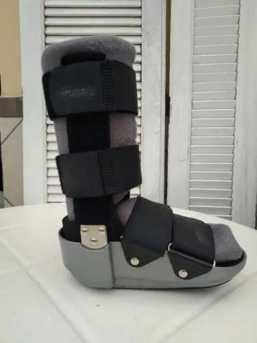 Bota imobilizadora Robofoot curta tamanho P 34/36 (Ler Anúncio)