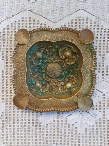 Cinzeiro antigo em bronze