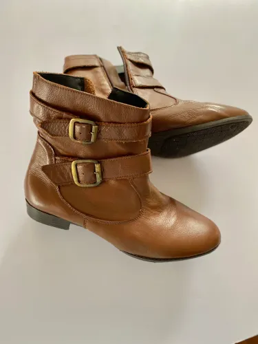 Bota feminina cano curto tamanho 35