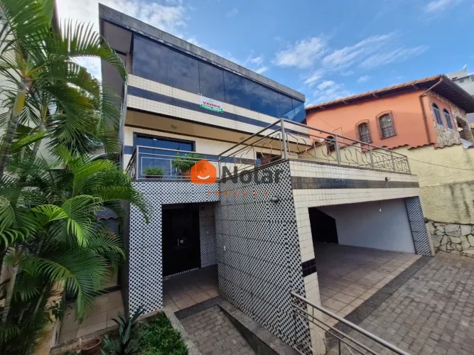 Casa á venda de 5 quartos com suíte e 4 vagas no Bairro Santa Cruz em Belo Horizonte MG