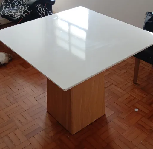 Mesa quadrada 4 lugares 90 X 90 (cadeiras se quiser)