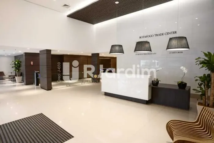 Sala Comercial no Coração de Botafogo | Andar Alto | Vista Panorâmica | 3 Banheiros | 8 Va
