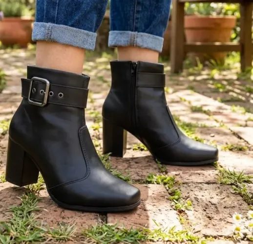 Bota Feminina GiGiL Preta Salto Bloco c/ Fivela - Tam 37 (Nova na Caixa)