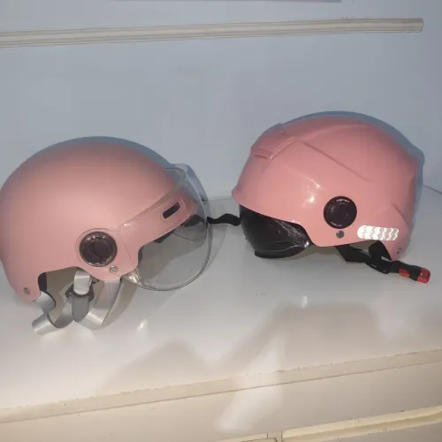 2 Capacetes para bike ou moto elétrica