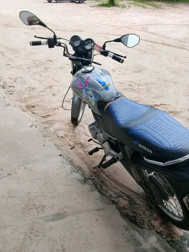 Vende-se essa moto*