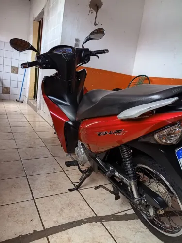 Honda Biz 110i Vermelha - Muito Econômica e Conservada ideal para o Dia a Dia.