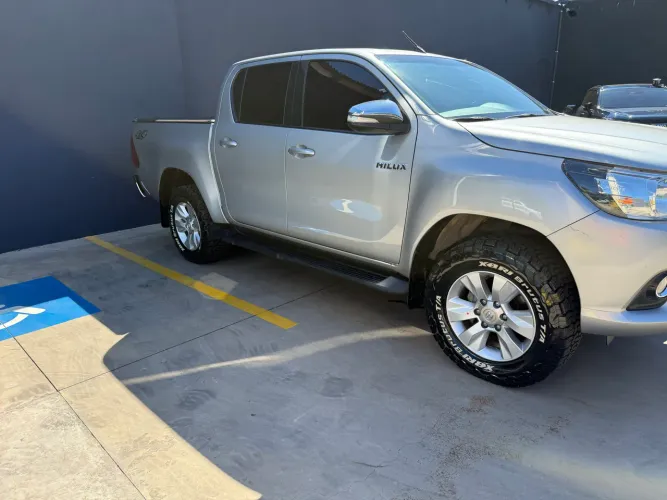 Toyota Hilux CD SRV 4X4 2.8 TDI Diesel Aut. 2017