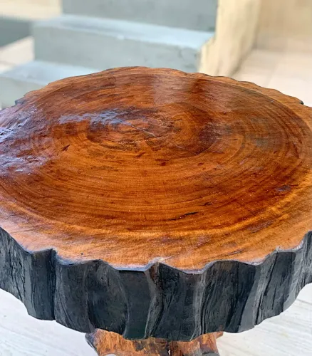 MESA ARTESANAL EM EUCALIPTO | PEÇA ÚNICA