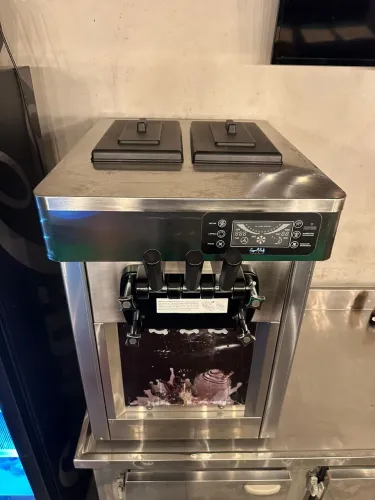 Vendo máquina de sorvete