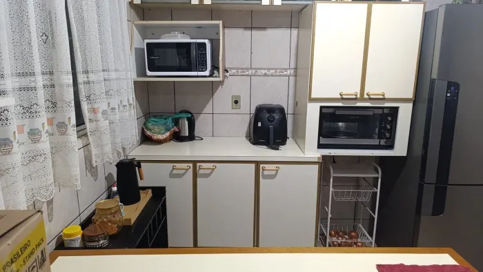 Conjunto Armários para Cozinha em Madeira Maciça