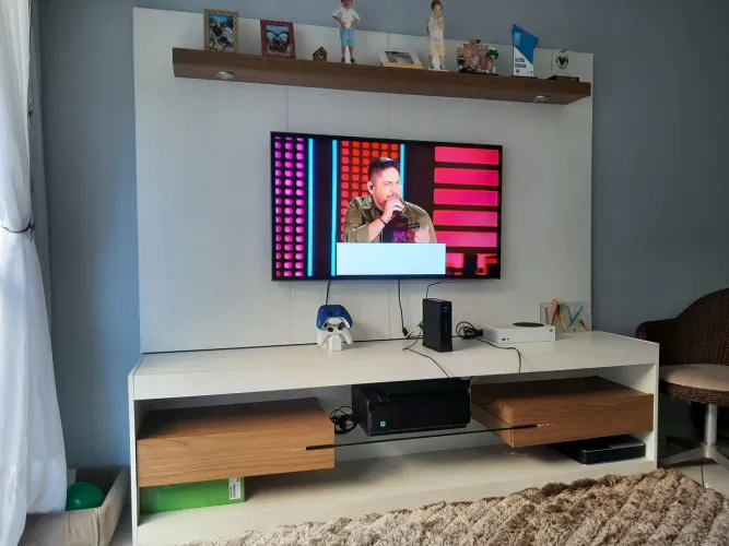 Rack com painel grande
