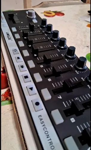 Controlador Midi Mixer Worlde EasyControl.9 
