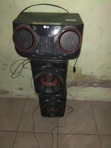 Vendo um rádio ele ta perfeito as duas caixa ta boa