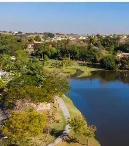 Terreno para Construir Casa Assobradada de 3 Suítes no Condomínio Terras de Itaici
